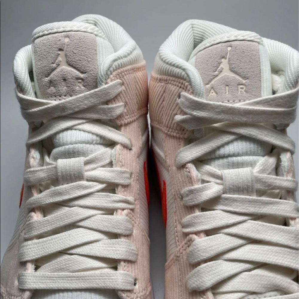 Air Jordan 1 Mid SE - Picture 3 of 5